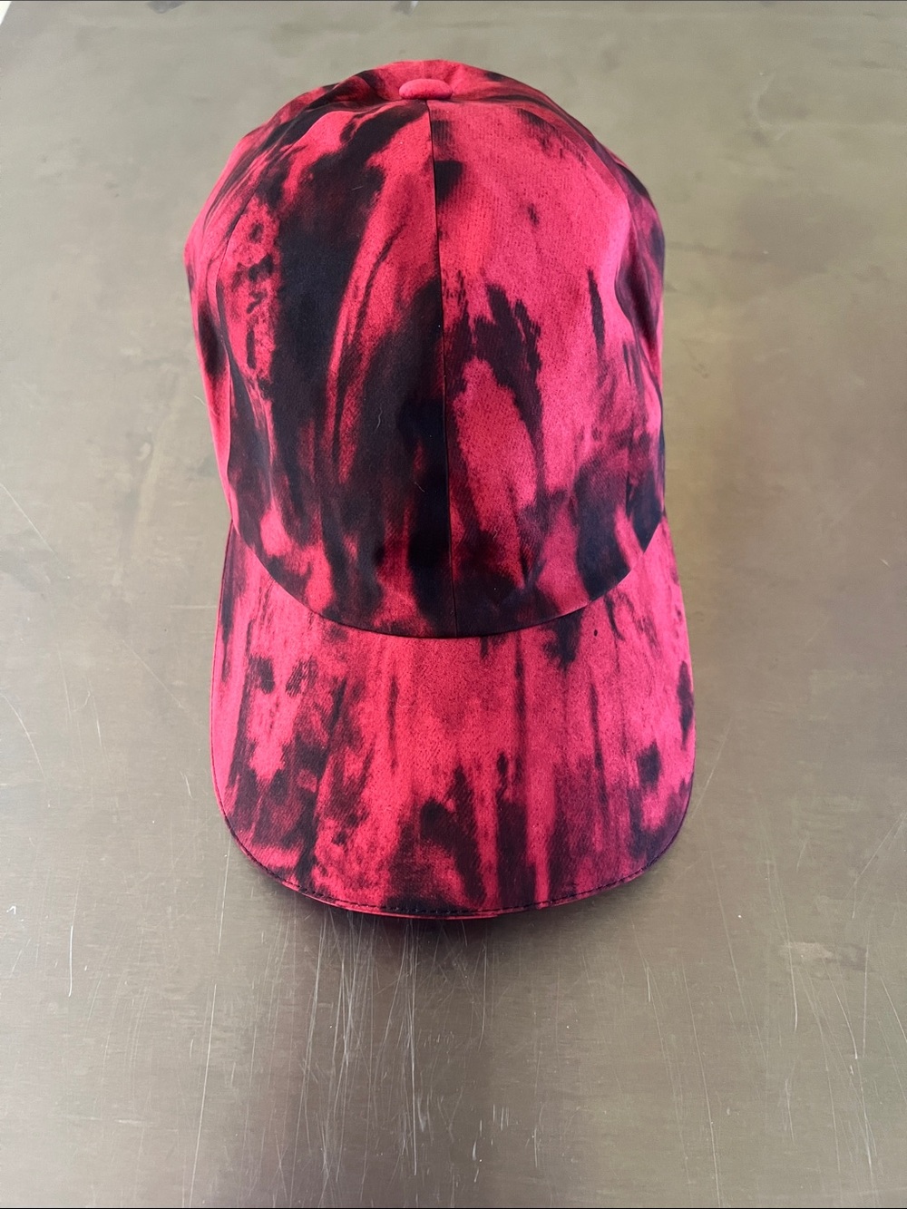 Lululemon Fast & Free Game Day Red and Black Hat, EUC